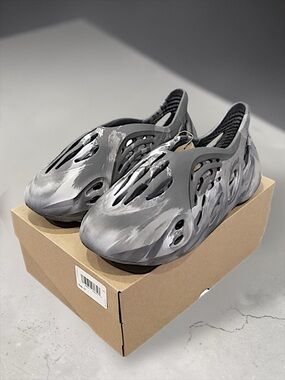 adidas Yeezy Foam RNR “MX Granite”